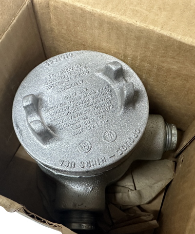 Crouse-Hinds EABL16 Explosion‑Proof Conduit Outlet Box 1/2″ Size With 3" Cover