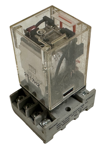 Omron MK2PN-S Contact Relay 250VAC / 28VDC 10A w/ Dayton 5X852F Socket