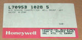 New Honeywell L7095B 1028 5 R/P Sensor Transmitter Well Mount 0-250F