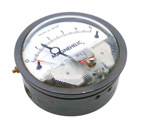 Dwyer Magnehelic 2005C Differential Pressure Gauge 0-5" Water 1/8" NPTF 15PSIG