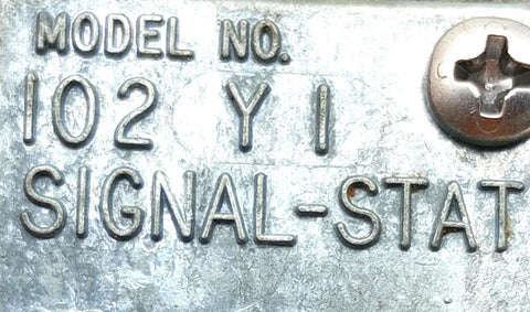 Signal-Stat 102 Y 1 Push/Pull Red Light Switch Assembly Dash Mount 11/