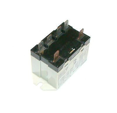 OMRON RELAY 24 VAC 25 AMP MODEL  G7L-2A-TUBJ-CB24AC  (3 AVAILABLE)