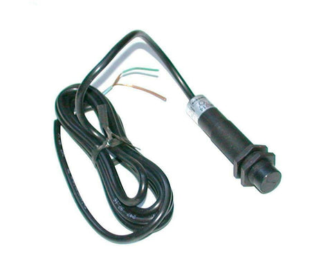New Telemecanique  XUB A040214  Photoelectric Sensor 24-240 VAC 45-65 Hz 18 mm