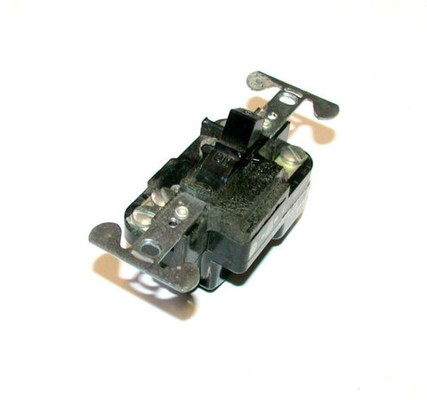 CUTLER HAMMER  9101H72A 2-POLE MANuAL MOTOR STARTER 116-230 VAC