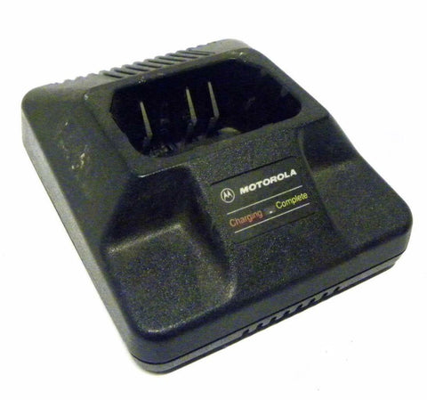 MOTOROLA HTN9630B 13.8V @ 1.5AMP 1-HOUR RAPID CHARGER W/ POWER SUPPLY 2580162R01