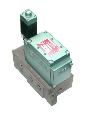 New Numatics  34SPA43BE  Solenoid Valve W/Manifold 24 VDC 6.0 Watts