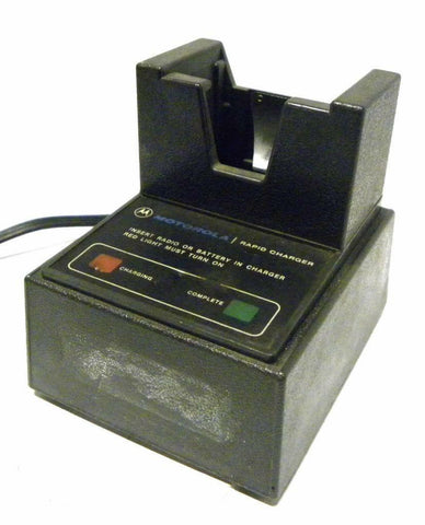 MOTOROLA 18 VOLT RAPID CHARGER FOR RADIO OR BATTERY