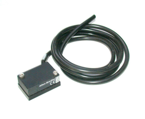 ALLEN BRADLEY  871FM-D2NP12-E2   PROXIMITY SWITCH SENSOR 10-30 VDC 200 mA SER A