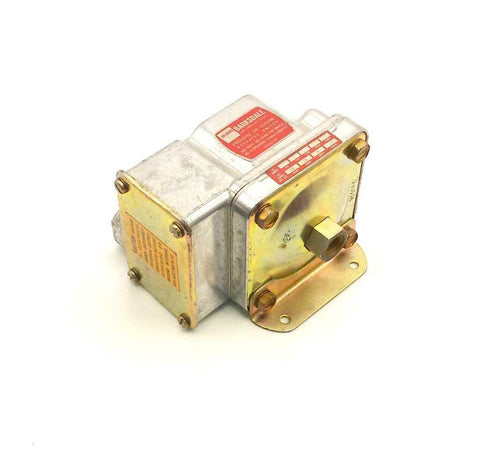 New Barksdale  D2T-H18  Pressure Switch  60 PSI 1/4 NPT