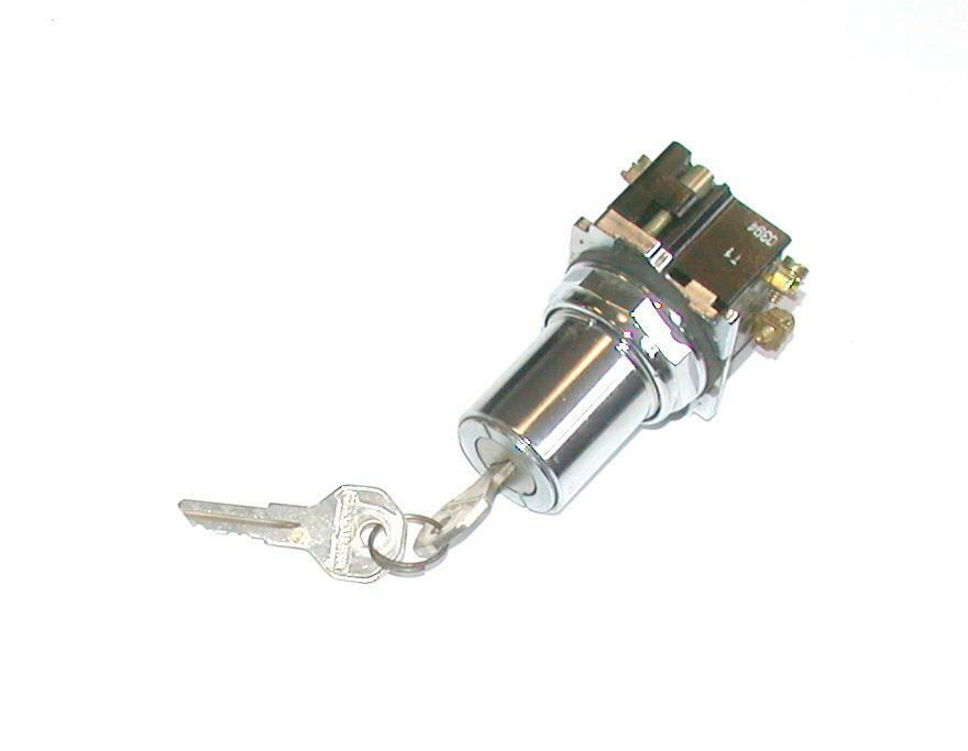 CUTLER HAMMER 2-POSITION KEY SWITCH OPERATOR W/2 KEYS 1 N.O. 1 N.C. CO
