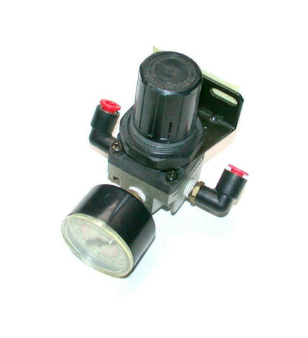 SMC  NAR2000-N01  Regulator W/Gauge & Bracket 0-160 PSI 1/8 NPT
