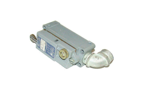 SQUARE D HEAVT DUTY LIMIT SWITCH 15 AMP MODEL 9007AW-32