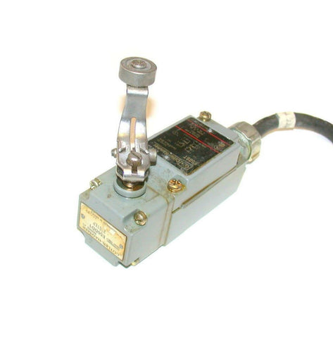 CUTLER HAMMER  E50ST  OIL TIGHT HEAVY DUTY LIMIT SWITCH W/ROLLER LEVER  10 AMP