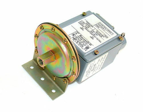 NEW SQUARE D VACUUM SWITCH MODEL 9016-GAW-1