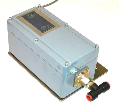 ALLEN BRADLEY AB 836-C7J PRESSURE CONTROL NEMA TYPE 4 & 13