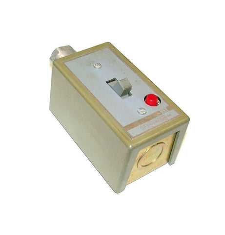 SQUARE D MANUAL MOTOR STARTER SWITCH 30 AMP MODEL  2510K01A  (3 AVAILABLE)