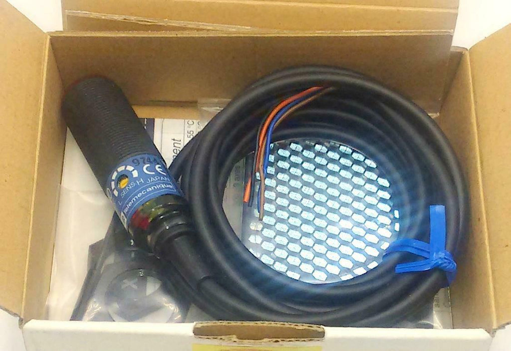 NIB New Telemecanique XU9B18NP340 Photoelectric Sensor 12-24 VDC Made