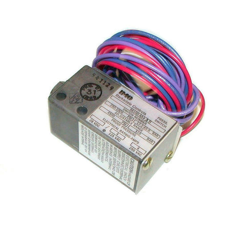 New Barksdale  96100-AA  Pressure Switch  28 VDC 4 Amp