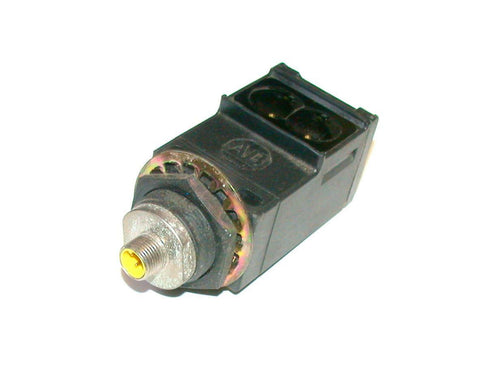 ALLEN BRADLEY   42KRU-9000-QD   PHOTOELECTRIC SENSOR 10-40 VDC