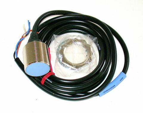 NEW KEYENCE INDUCTIVE PROXIMITY SWITCH 30MM MODEL EZ-30M  (4 AVAILABLE)
