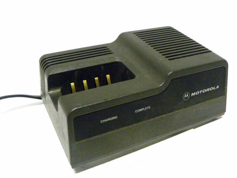 MOTOROLA NTN4633B BATTERY CHARGER 22 VDC @1.1 AMPS