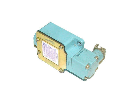 TELEMECANIQUE LIMIT SWITCH  10 AMP 380 VAC MODEL  XCK-L
