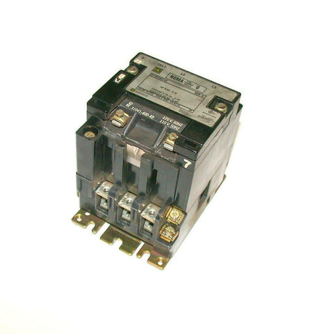 SQUARE D  8736SB04S  3-POLE CONTACTOR 110/120 VAC COIL NEMA SIZE 0