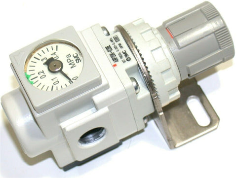 SMC 1/4 Direct Operate Precision regulator w/built-in gage & bracket ARP20K-02BE