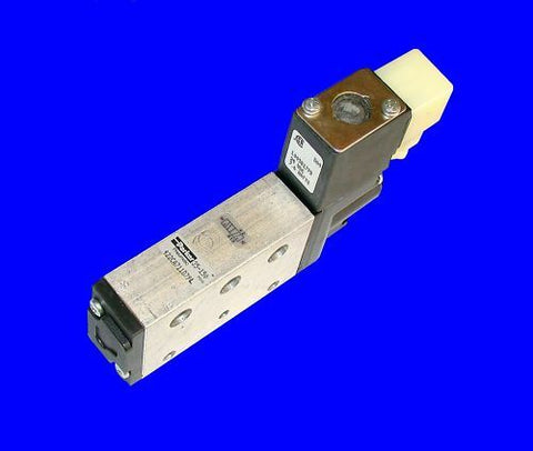 2 NEW PARKER SOLENOID VALVES 24 VDC  MODEL 422CA711D79