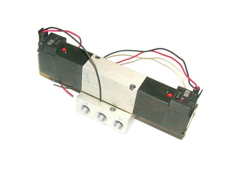 KOGANEI  A353-4E2  SOLENOID VALVE W/MANIFOLD 1/4 NPT PORTS 24 VDC