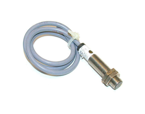 BALLUFF INDUCTIVE PROXIMITY SWITCH 10-30 VDC MODEL BES-516-113-BO-C