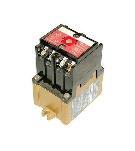 ALLEN BRADLEY CONTROL RELAY  20 AMP 110/120 VAC COIL MOOEL  700-PK400A1