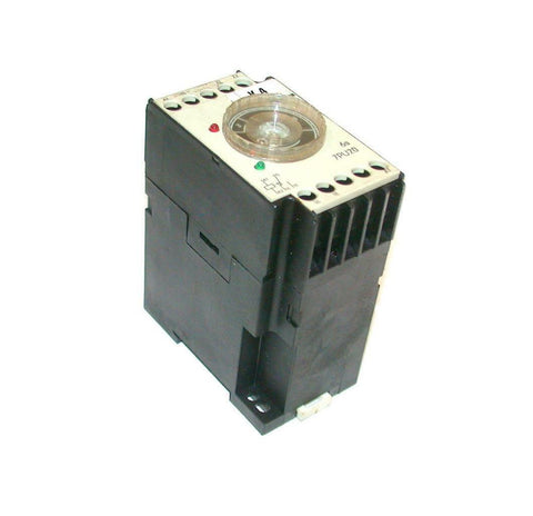 SIEMENS  7PU2040-1AB33  TIME DELAY RELAY  0.6-6 SECONDS 24 VAC 50/60 HZ