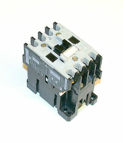 UP TO 2 ALLEN BRADLEY MOTOR STARTER RELAYS MODEL  100-A12ND3