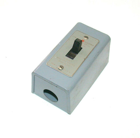 GENERAL ELECTRIC MANUAL MOTOR STARTER SWITCH  MODEL CR101H1  (2 AVAILABLE)