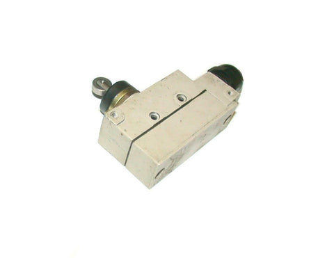 OMRON  ZE-N22-2S  ROLLER LIMIT SWITCH 10 AMP 1 .NO, 1 N.C. CONTACTS
