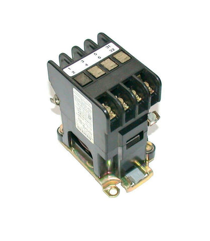 NEW SIEMENS   3TA2011-7Q   4-POLE CONTACTOR 16 AMP 82-110 VAC COIL 50/60 HZ