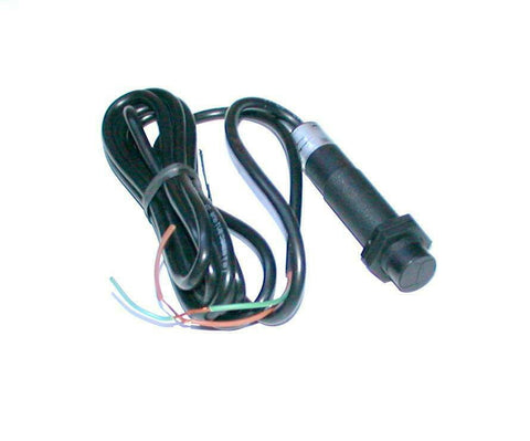 New Telemecanique  XUB-A0400  Photoelectric Sensor 24-240 VAC 45-65 Hz 18 mm