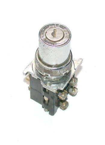 CUTLER HAMMER  2-POSITION KEY SWITCH  2 N.O. 2 N.C. CONTACTS 10 AMP NO KEY