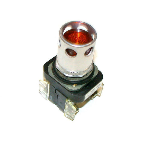 ALLEN BRADLEY MOMENTARY AMBER ILLUMINATED PUSHBUTTON  800T-QA24  (8 AVAILABLE)