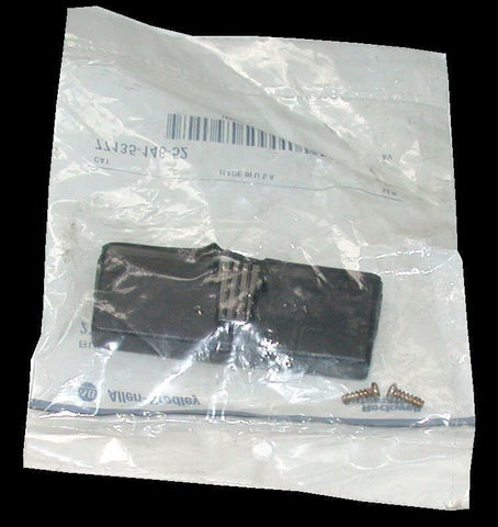 NEW ALLEN BRADLEY  77135-146-52   MEMORY CARD RETAINER KIT