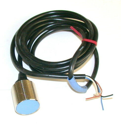 UP TO 2 NEW KEYENCE PROXIMITY SENSORS 12-24 VDC MODEL EZ-30M