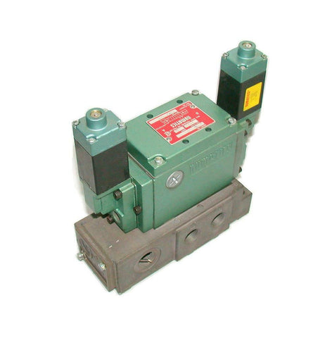 New Numatics   34DSP43BE  Pneumatic Solenoid Valve W/Manifold  24 VDC