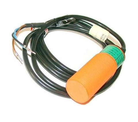 NEW IFM EFECTOR CAPACITIVE PROXIMITY SWITCH  MODEL KI-3015-BPKG (2 AVAILABLE)