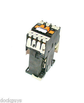 TELEMECANIQUE CONTROL RELAY 10 AMP MODEL CA3DN22 (7 AVAILABLE)